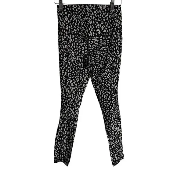 Athleta Salutation Stash Pocket 7/8 Textured Dot Print Tight Leggings Size XS - Picture 5 of 7